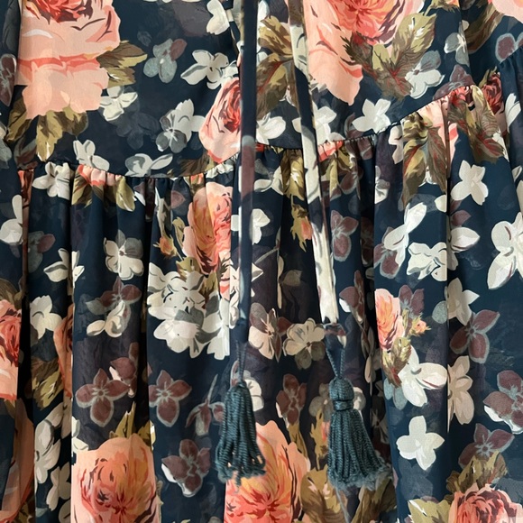 Show me your MUMU small - lace up top - Picture 7 of 8